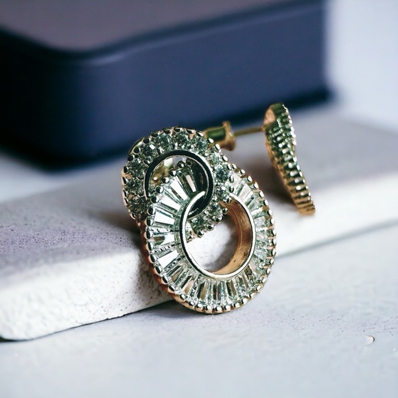 NEW Silver Double Locked Interlocking Circles Diamonte Crystal Earrings - Picture 6 of 16